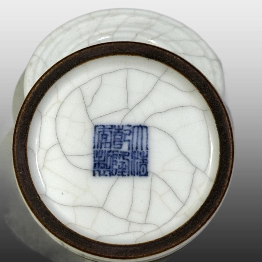 A Exquisite White Glaze Seal Box - 9
