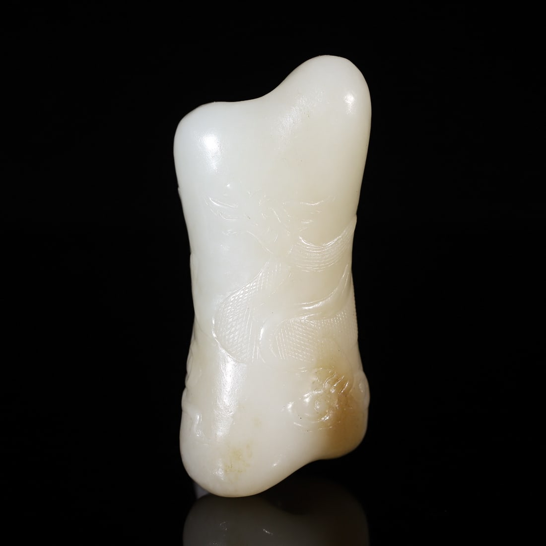 A Exquisite Hotan Jade Dragon Handheld Carving: A Exquisite Hotan Jade Dragon Handheld Carving,Qing Dynasty, China,Size:3.4inx1.6inx1.2in 和田玉龙手把件,中国清代