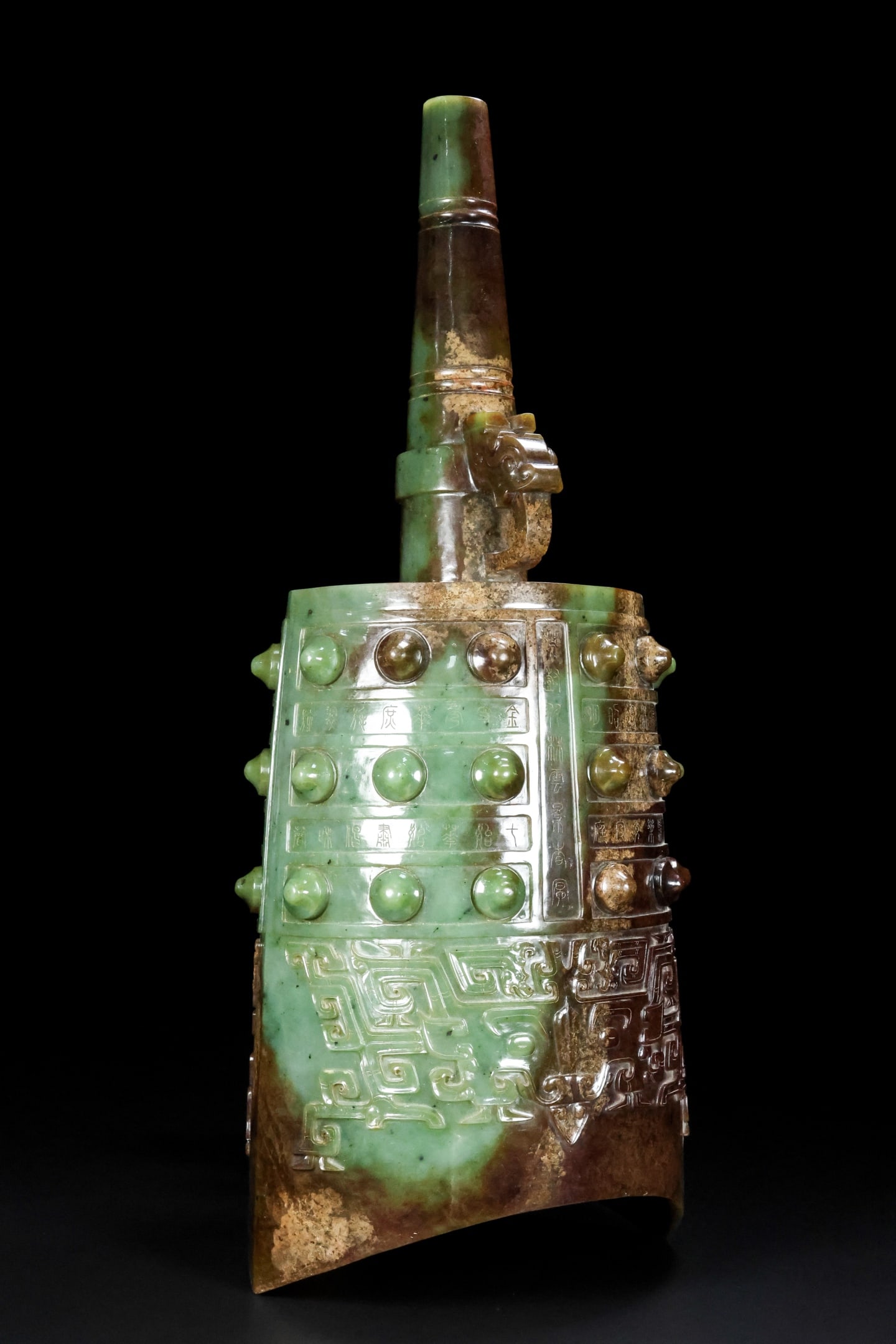 A Exquisite Hotan Jade Chime Ornament: A Exquisite Hotan Jade Chime Ornament,Han Dynasty, China,Size:7.5inx5.9inx18.5in,Weight:4100g 和田玉编钟摆件,中国汉代