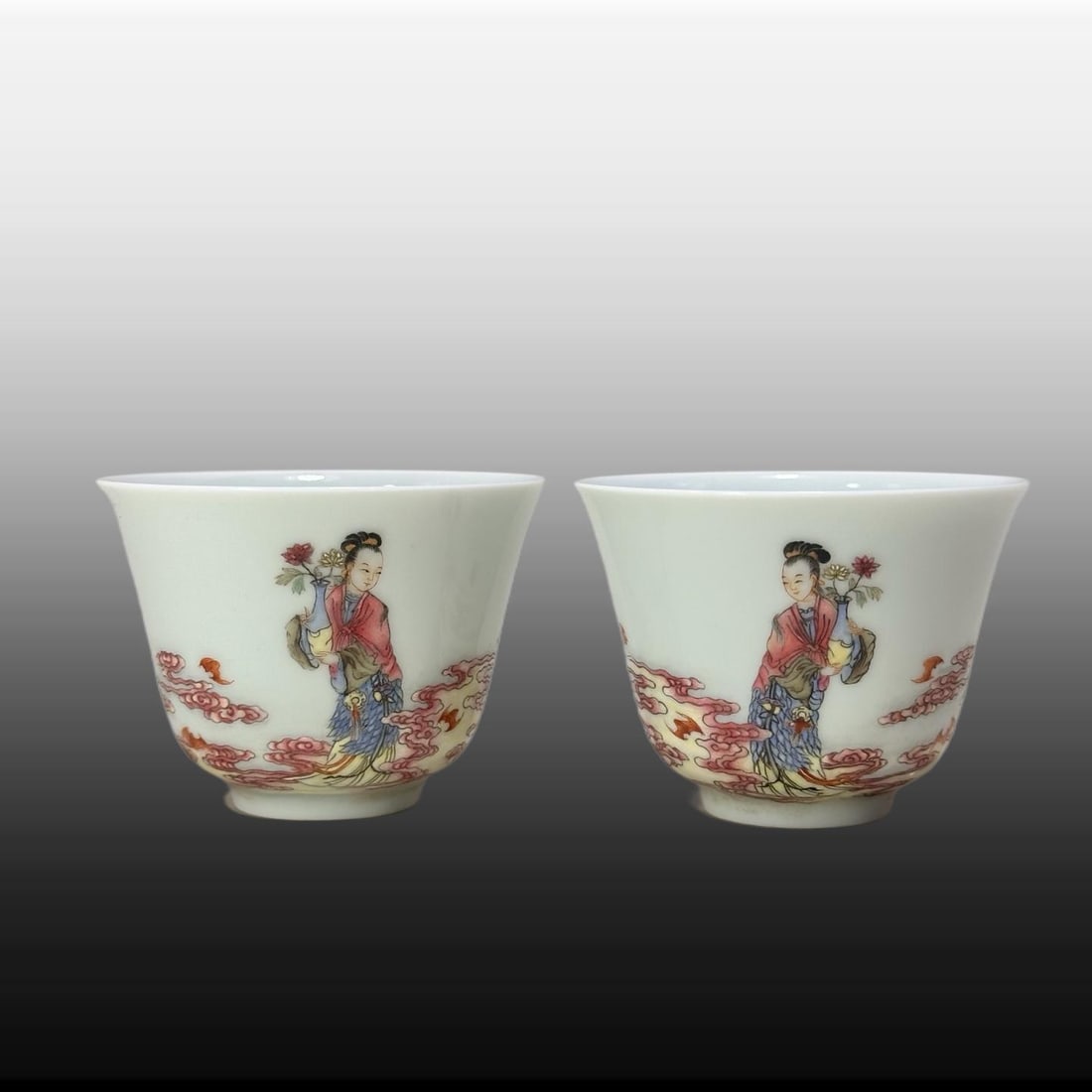 A pair of Exquisite Famille-Rose Figures Pattern Cup (1 of 10)