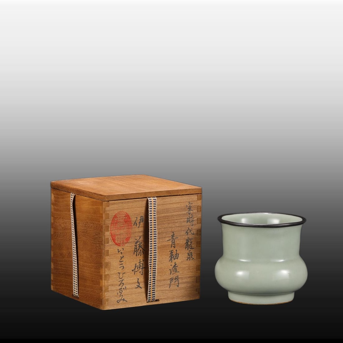A Exquisite Longquan yao Celadon Glzed With Silver Rim Basin (1 of 8)