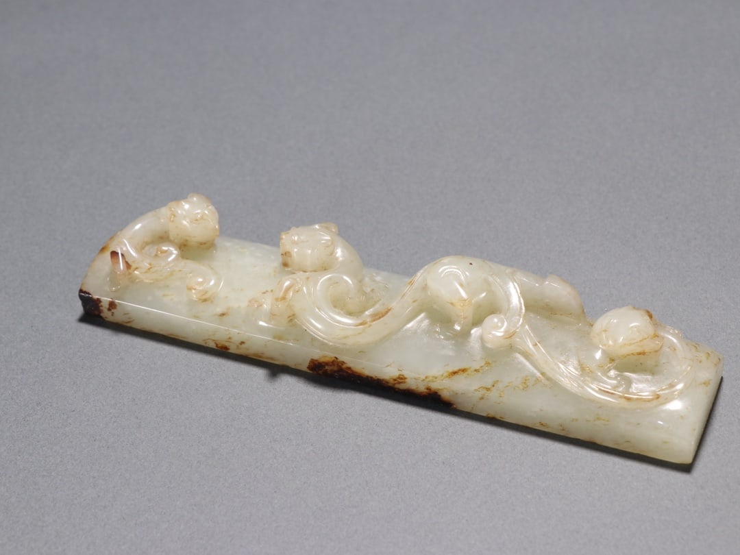 A Exquisite Hotan Jade Dragon Pattern Ornament: A Exquisite Hotan Jade Dragon Pattern Ornament,Han Dynasty, China,With Mark,Size:5.1inx1.1in 和田玉龙纹摆件,中国汉代,带款