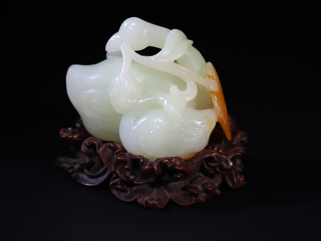 A Exquisite Hotan Jade Goose Handheld Carving: A Exquisite Hotan Jade Goose Handheld Carving,Qing Dynasty, China,Size:2.5inx1.8inx2in,Weight:158.8g 和田玉鹅手把件,中国清代
