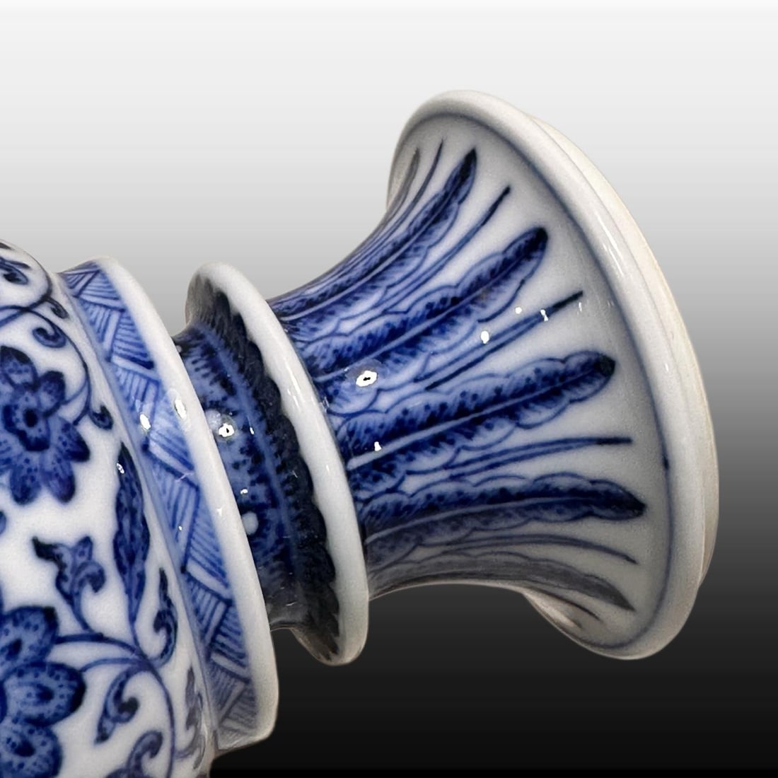 A Exquisite Blue and White Lotus Pattern Jar - 6