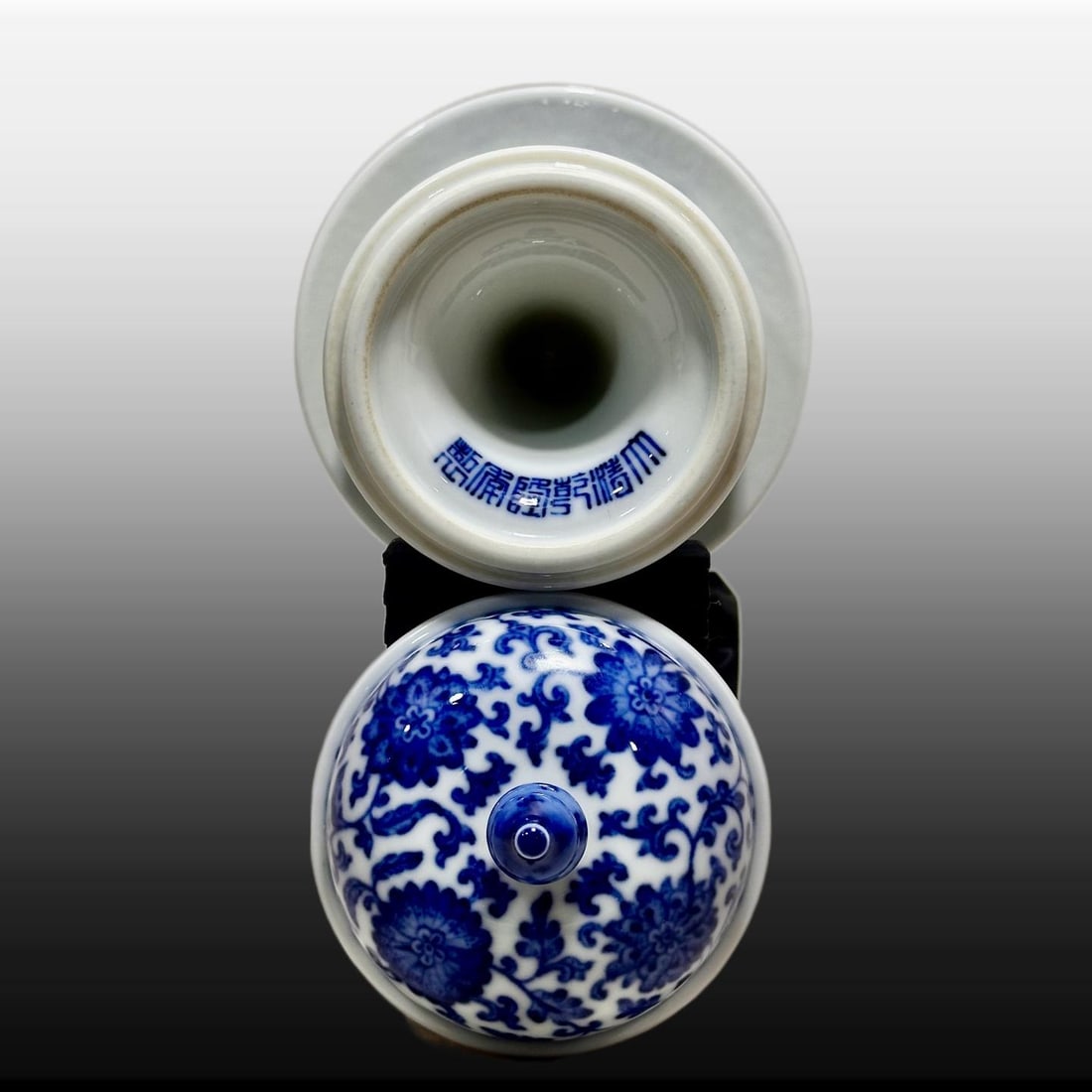 A Exquisite Blue and White Lotus Pattern Jar - 9