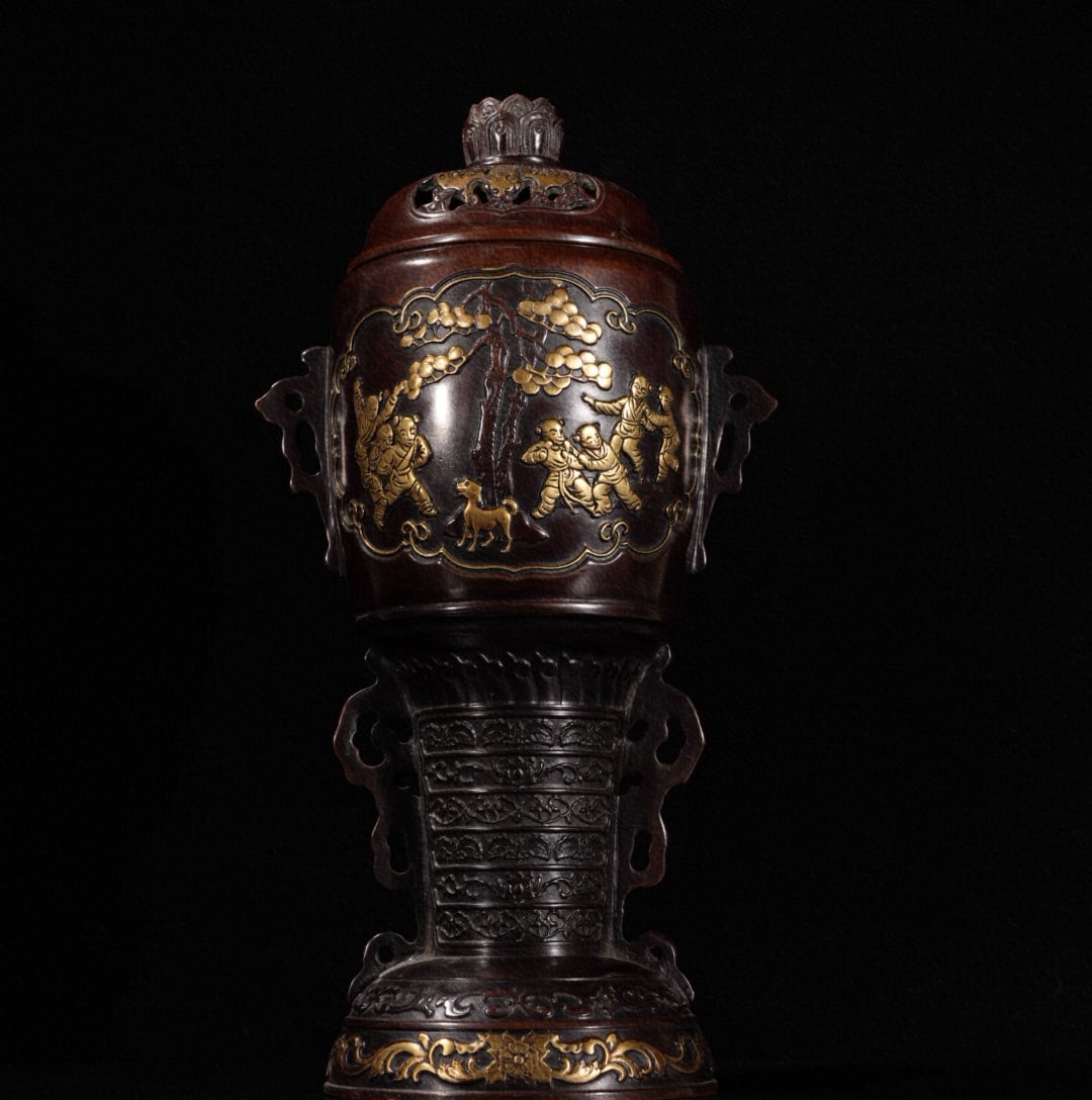 A Exquisite Red Copper Gilt Bronze Character and Story Pattern Censer: A Exquisite Red Copper Gilt Bronze Character and Story Pattern Censer,Ming Dynasty, China,With Mark,Size:11.7inx3.9in,Weight:3875g 紫铜鎏金人物故事ń