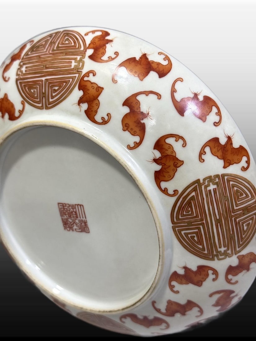 A Exquisite Iron-Red Bats Pattern Plate - 8