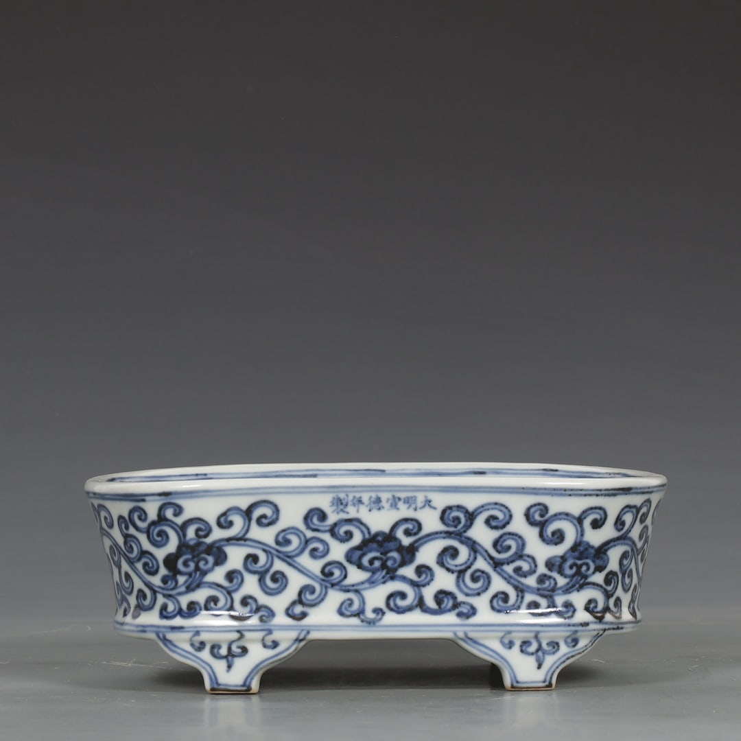 A Exquisite Blue and White Ganoderma lucidum Pattern Basin - 2