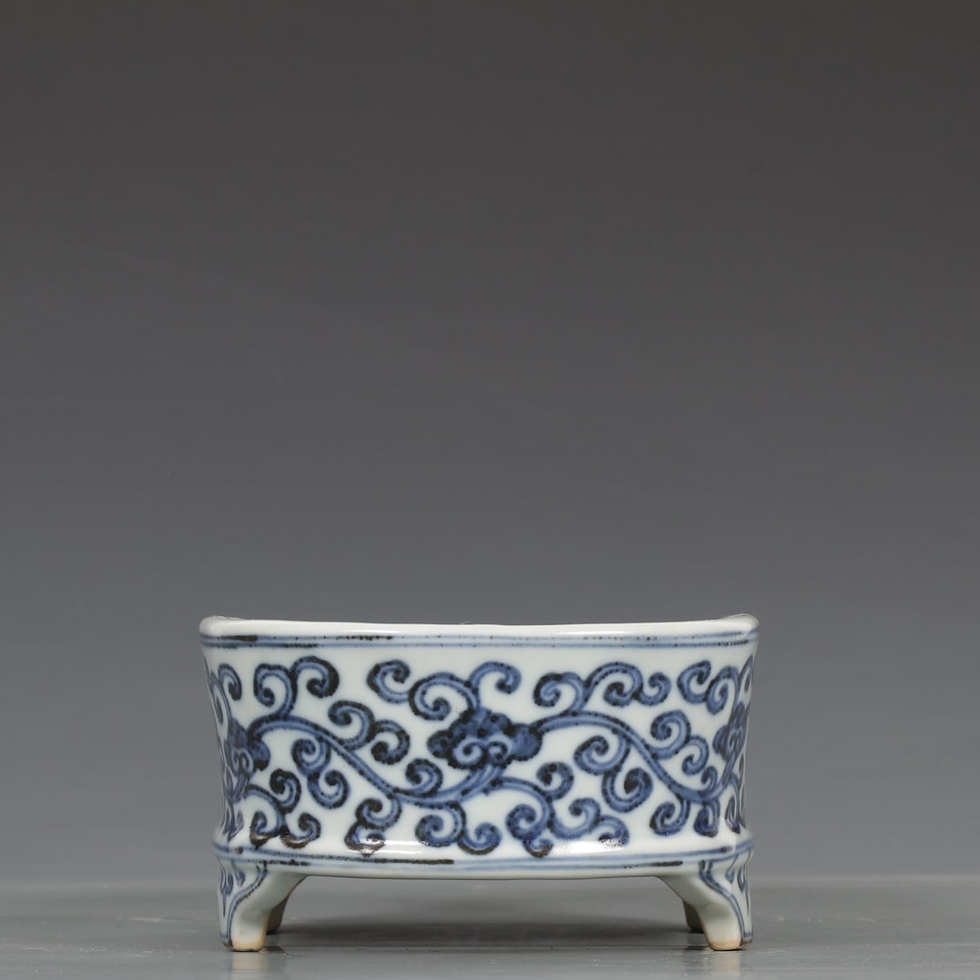 A Exquisite Blue and White Ganoderma lucidum Pattern Basin - 4