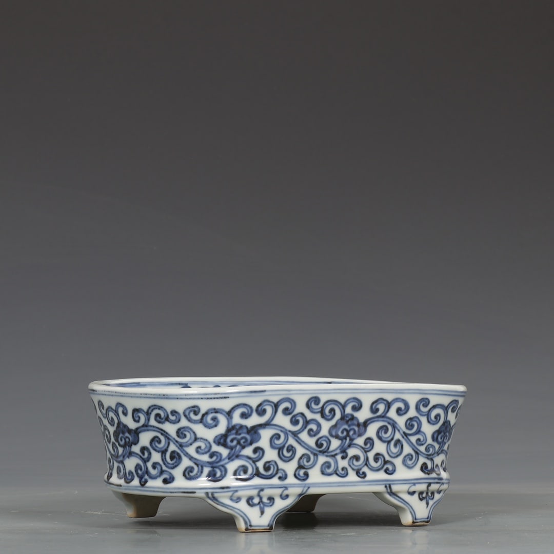 A Exquisite Blue and White Ganoderma lucidum Pattern Basin - 8