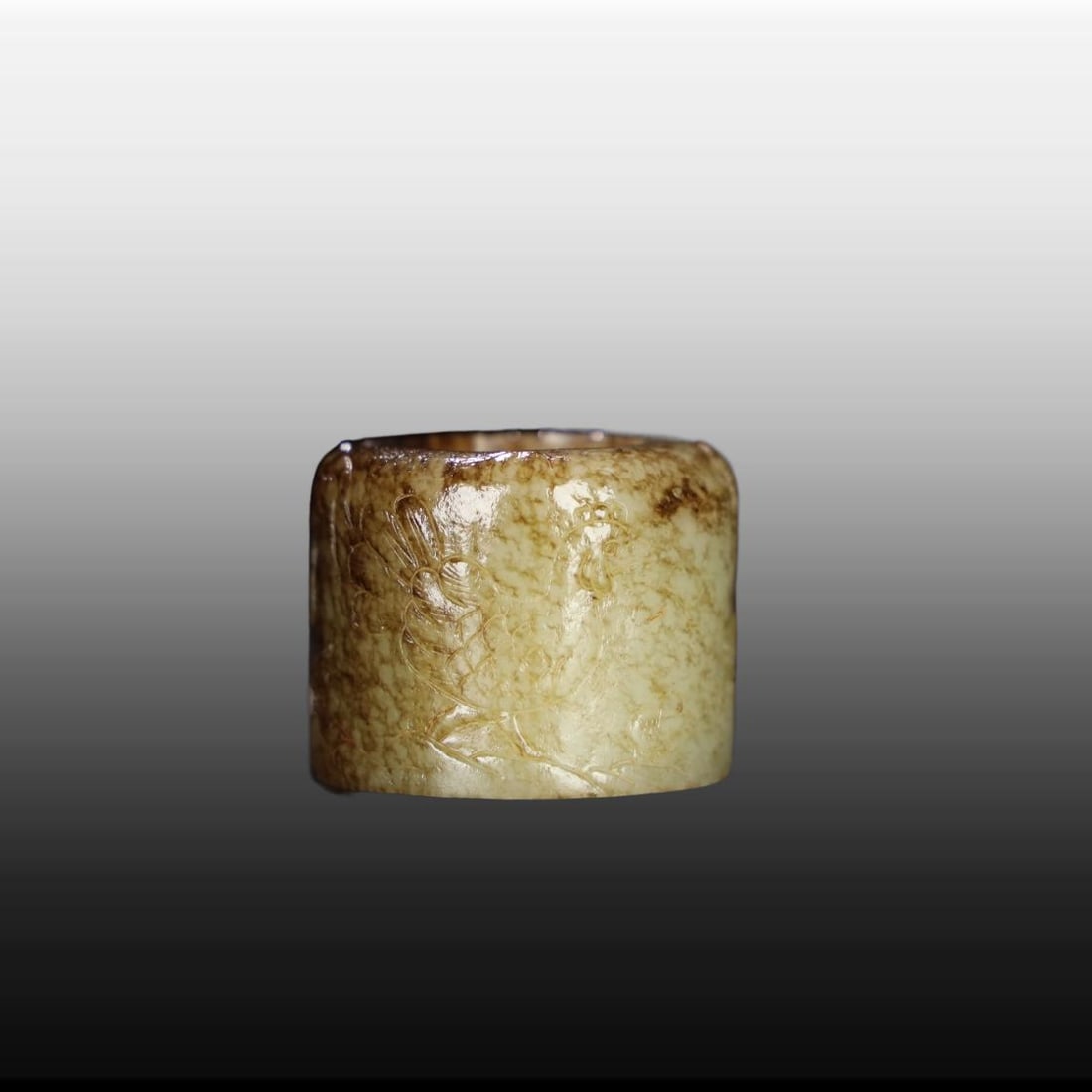 A Exquisite Hotan Jade Thumb Ring: A Exquisite Hotan Jade Thumb Ring,Han Dynasty, China,Size:1.5inx1.2in,Weight:65g 和田玉扳指,中国汉代