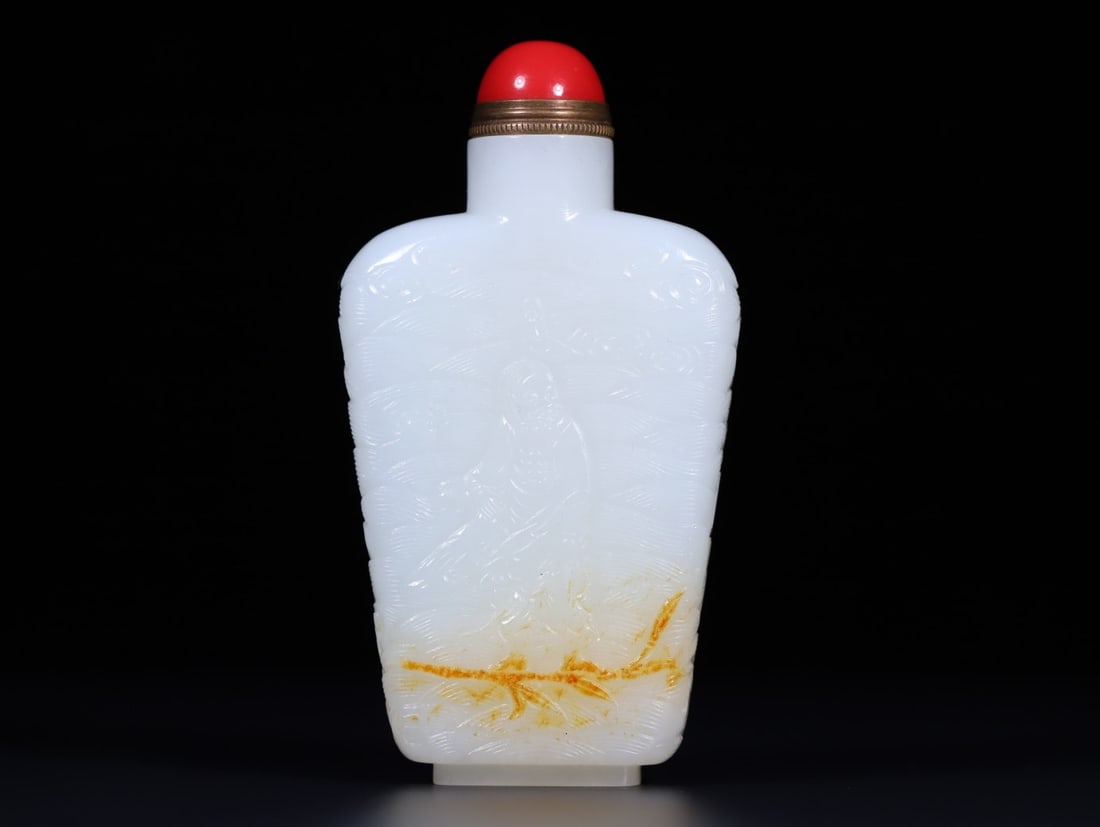 A Exquisite Hotan Jade Snuff Bottle: A Exquisite Hotan Jade Snuff Bottle,Qing Dynasty, China,Qianlong Four-character Mark,Size:3.5inx2.2inx0.8in,Weight:150g