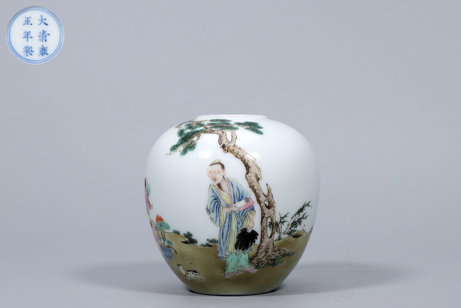 A Exquisite Famille-Rose Figures Pattern Water Pot: A Exquisite Famille-Rose Figures Pattern Water Pot,Qing Dynasty, China,Yongzheng Six-character Mark,Size:3.1inx3inx1.2inx1.4in,Weight:136g