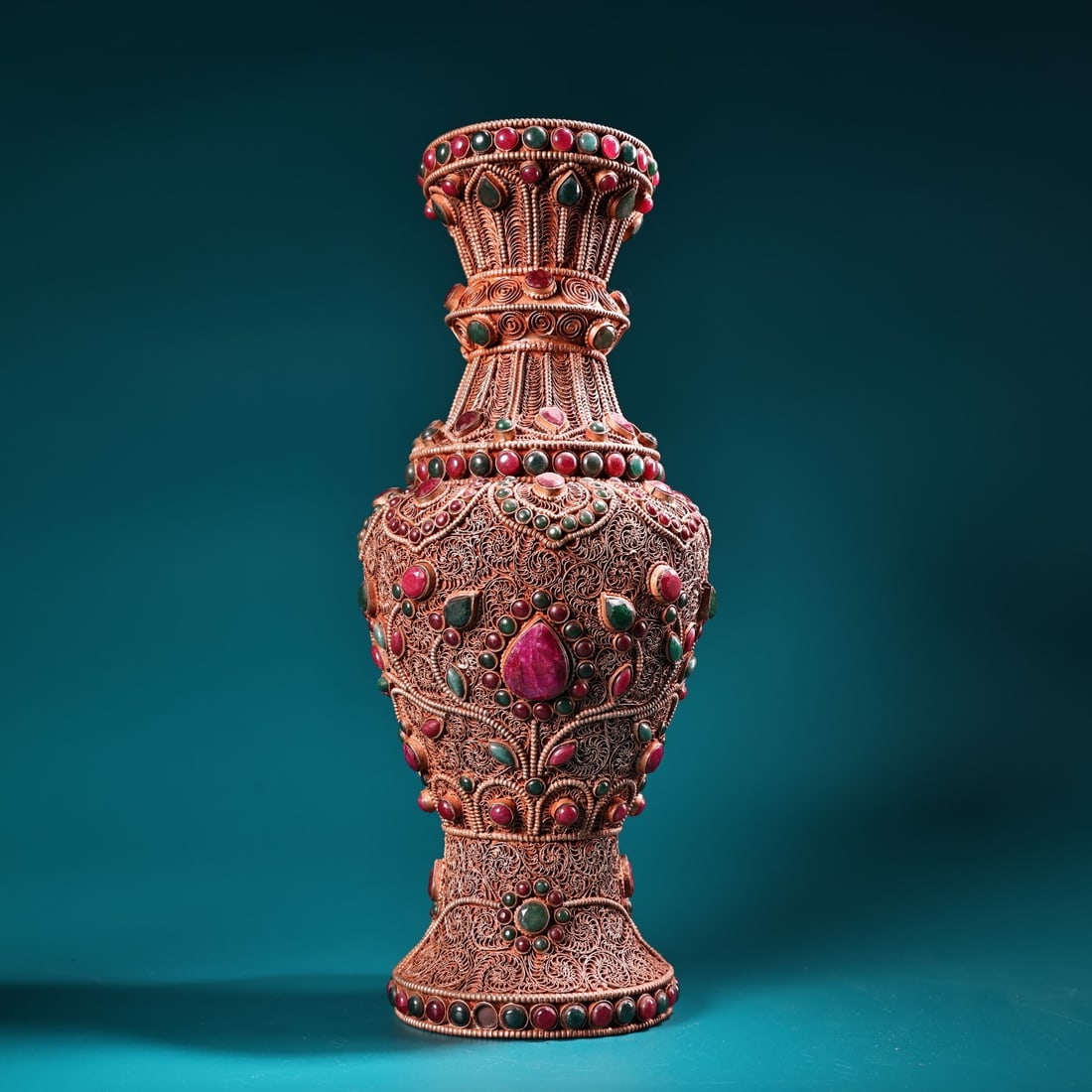 A Exquisite Filigree Inlaid Gems Vase: A Exquisite Filigree Inlaid Gems Vase,Qing Dynasty, China,Size:12inx5.5in ,Weight:1000g 花丝嵌宝石瓶,中国清代