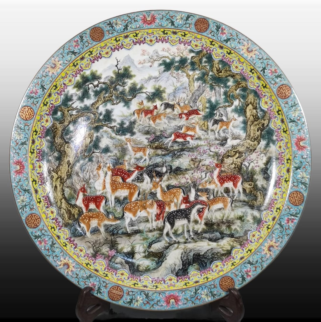 A Exquisite Enamel Sika Deer Pattern Plate: A Exquisite Enamel Sika Deer Pattern Plate,Qing Dynasty, China,With Mark,Size:3.9inx27.6inx18.1in 珐琅彩鹿纹盘,中国清代,带款