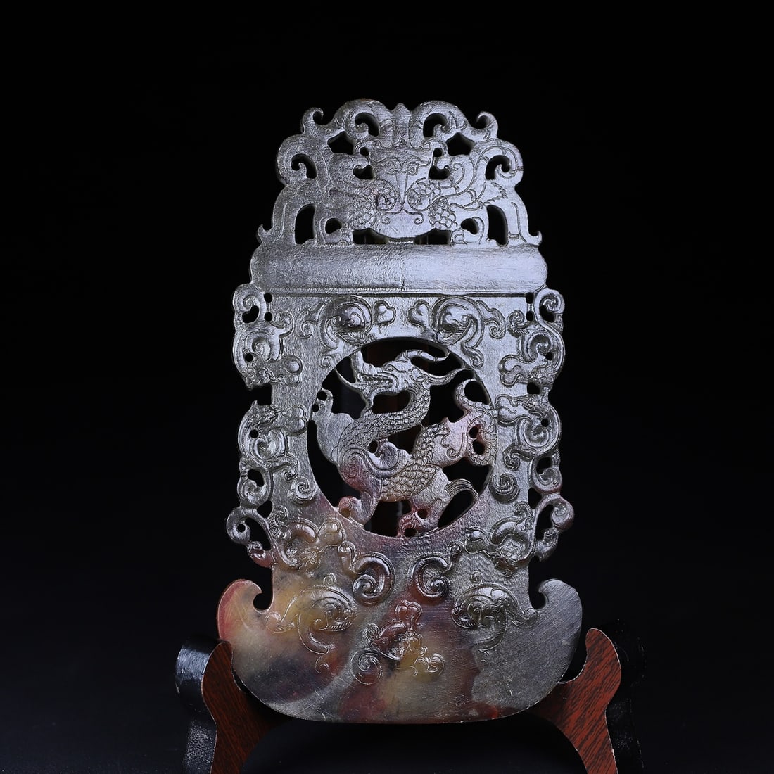 A Exquisite Hotan Jade Dragon Pattern Jade Pendant: A Exquisite Hotan Jade Dragon Pattern Jade Pendant,Han Dynasty, China,Size:3.5inx6.3in,Weight:173g 和田玉龙纹玉璧,中国汉代