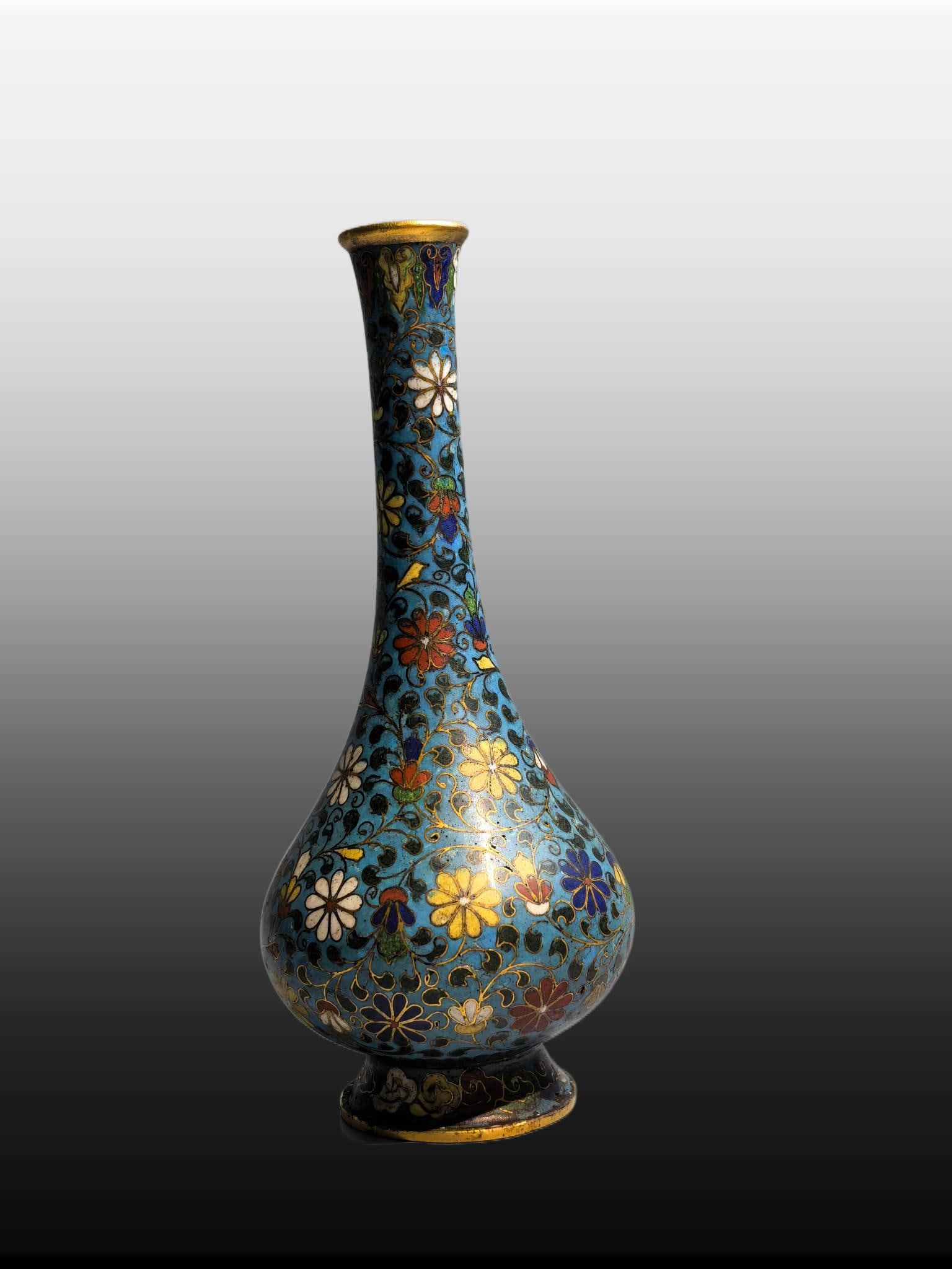 A Exquisite Cloisonne Lotus Pattern Vase: A Exquisite Cloisonne Lotus Pattern Vase,Qing Dynasty, China,Size:3.1inx7.7in,Weight:590g 掐丝珐琅缠枝莲纹瓶,中国清代