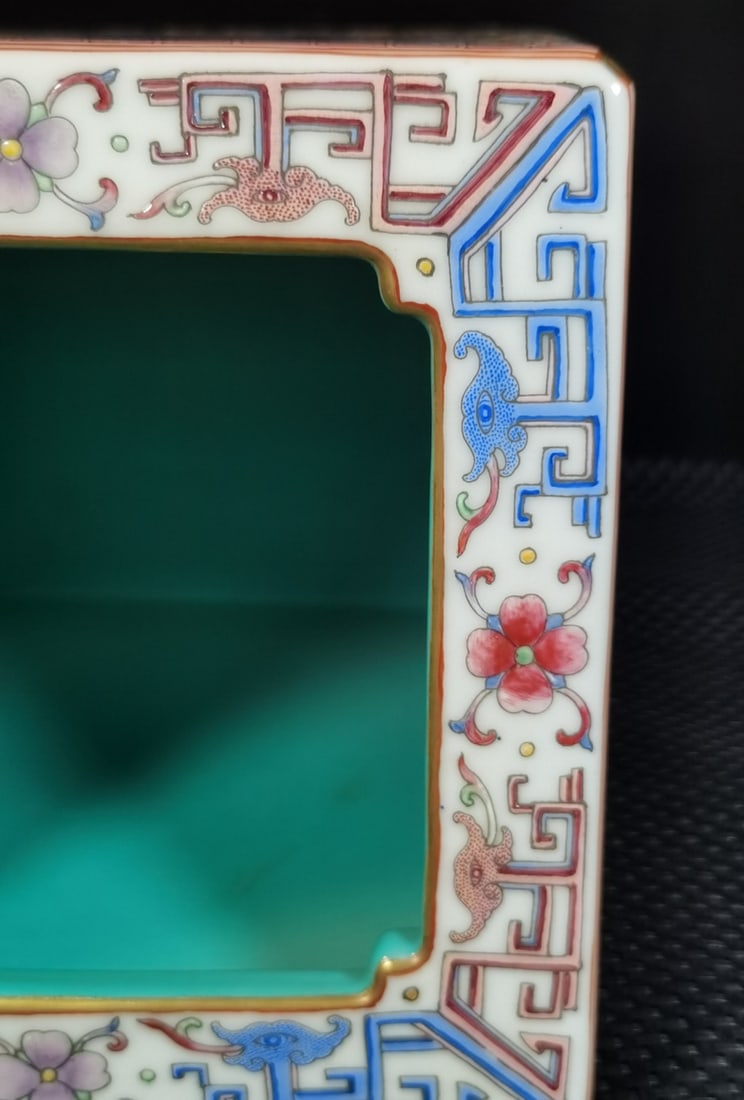 A Exquisite Enamel Dragon and Phoenix Pattern Brush Pot - 6