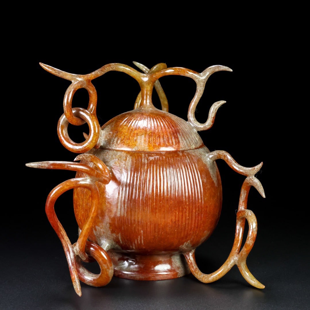 A Exquisite Hotan Jade Censer: A Exquisite Hotan Jade Censer,Han Dynasty, China,Size:7.1inx6.3inx6.3in,Weight:517g 和田玉炉,中国汉代