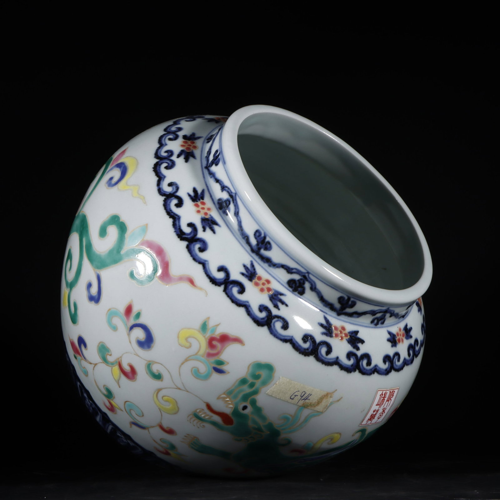A Exquisite Wucai Dragon Pattern Jar - 6