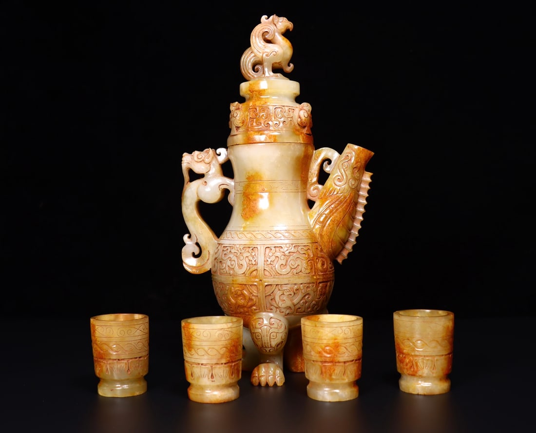 A Set of Exquisite Hotan Jade Dragon-Ears Ewer: A Set of Exquisite Hotan Jade Dragon-Ears Ewer,Han Dynasty, China,Size:5.7inx4.2inx10.9in(Pot),1.5inx2in(Cup),Weight:1642g 一套和田玉龙耳壶,中