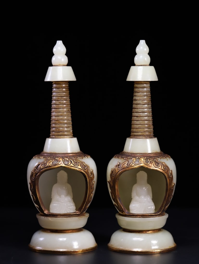 A pair of Exquisite Hotan White Jade Gilt Buddhist Niche: A pair of Exquisite Hotan White Jade Gilt Buddhist Niche,Qing Dynasty, China,Size:8.1inx2.8in,Weight:708g 一对和田白玉鎏金佛龛,中Þ