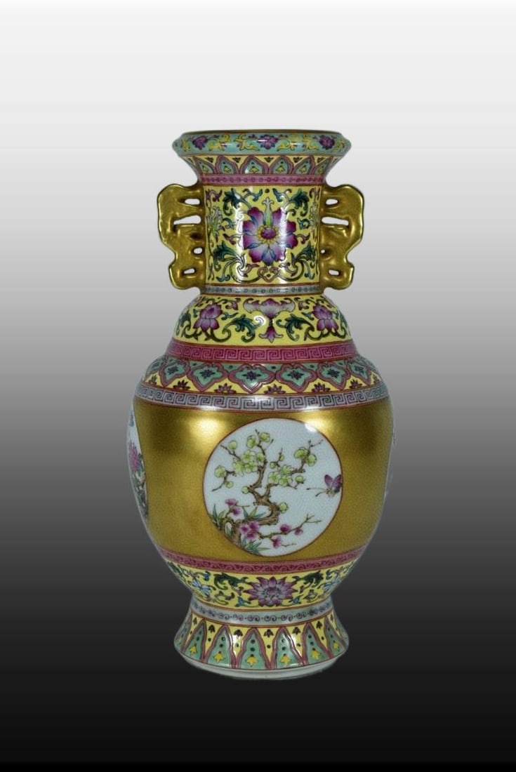 A Exquisite Enamel Gilt Flower Pattern Dragon-Ears Vase: A Exquisite Enamel Gilt Flower Pattern Dragon-Ears Vase,Qing Dynasty, China,Qianlong Six-character Mark,Size:10.2inx5.1in 珐琅彩鎏金花卉纹龙೑