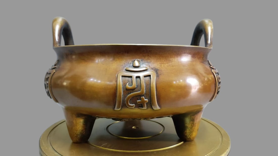 A Exquisite Copper Dragon Pattern Tripod Censer: A Exquisite Copper Dragon Pattern Tripod Censer,Ming Dynasty, China,Size:5.9inx14.2in,Weight:17000g 铜龙纹三足炉,中国明代