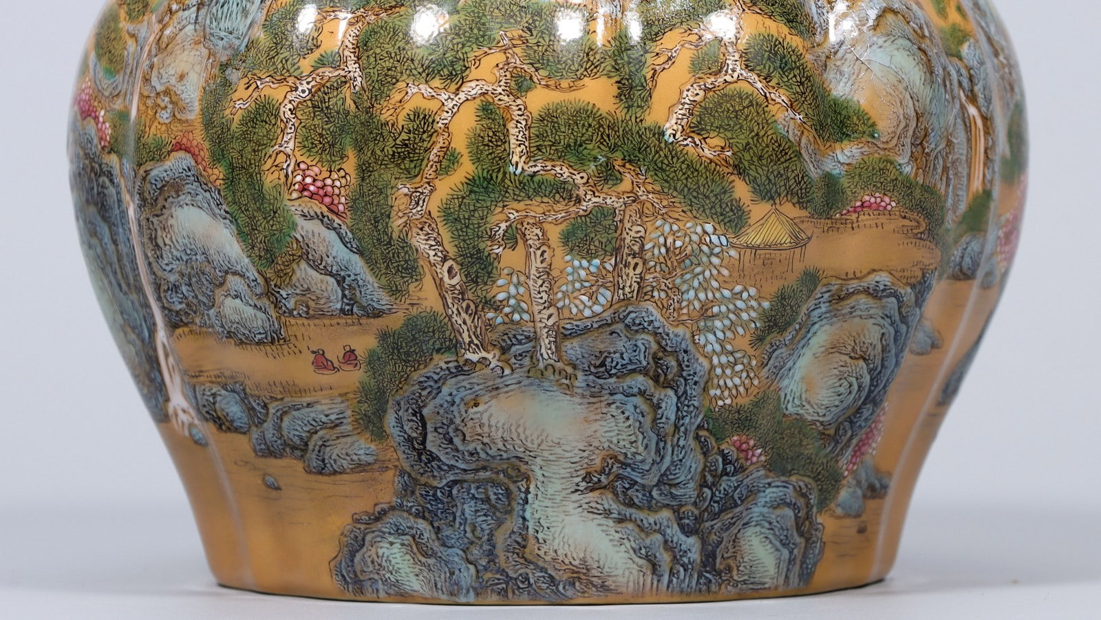 A Exquisite Yellow Ground Enamel Landscape Pattern Jar - 7