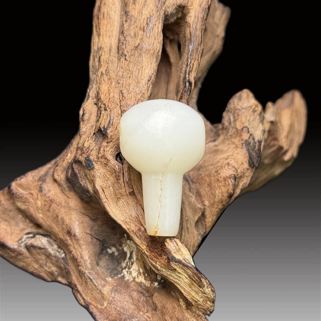 A Exquisite Hotan Jade Handheld Carving: A Exquisite Hotan Jade Handheld Carving,Qing Dynasty, China,Size:1.3inx0.8inx0.8in,Weight:15g 和田玉手把件,中国清代