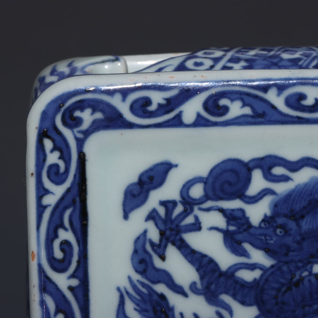 A Exquisite Blue and White Dragon Pattern Base - 5