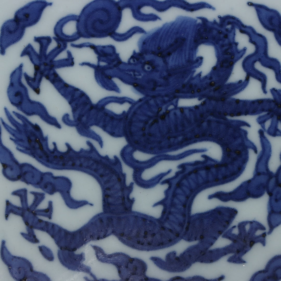 A Exquisite Blue and White Dragon Pattern Base - 7