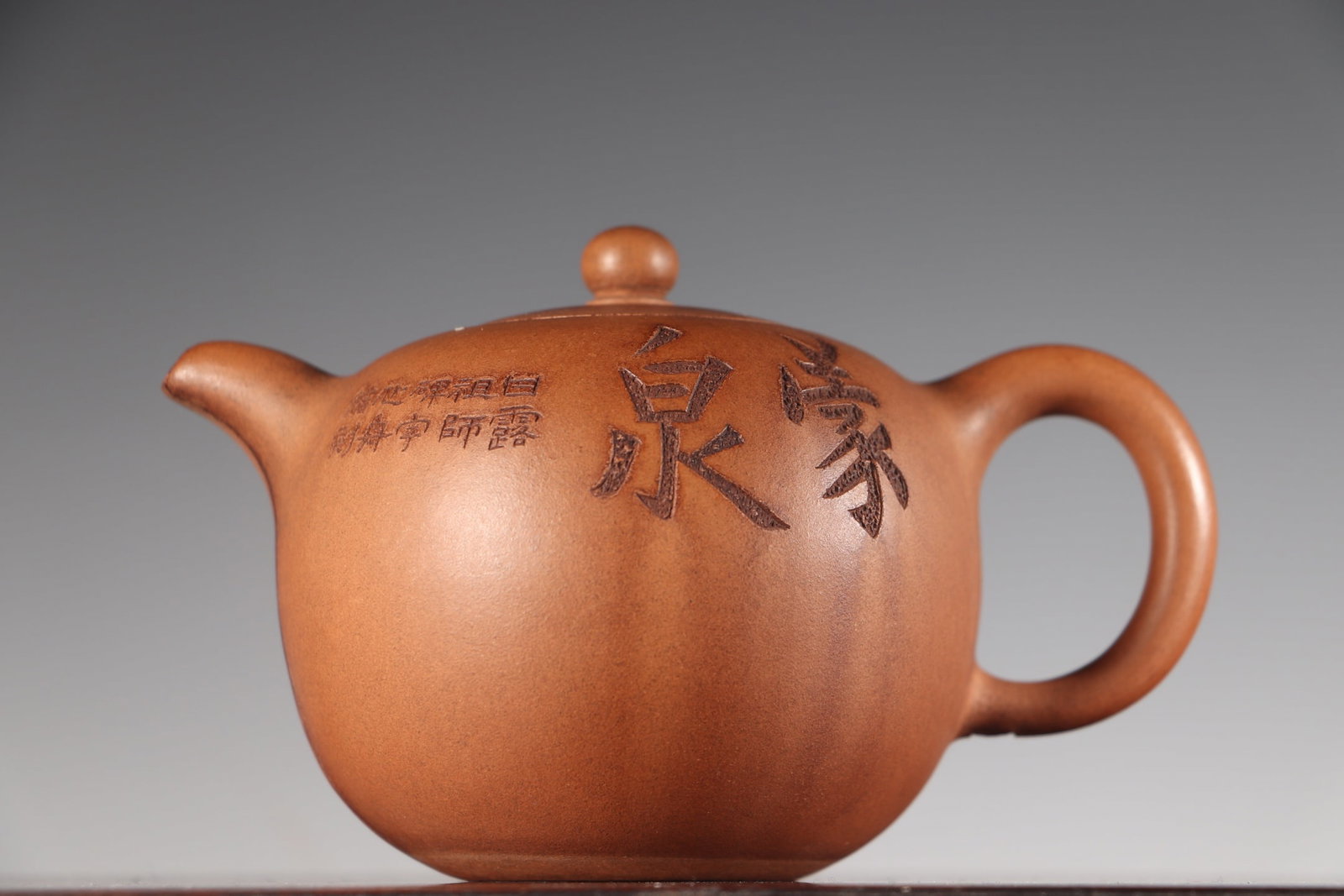 A Exquisite Purple Sands Poem Teapot: A Exquisite Purple Sands Poem Teapot,Qing Dynasty, China,With Mark,Size:5.7inx3.7inx4.1in,Weight:220g 紫砂诗文壶,中国清代,带款
