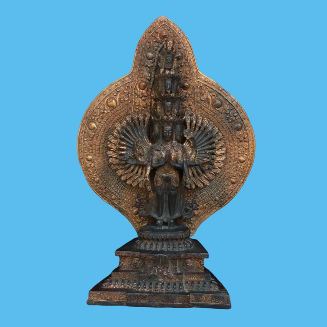 A Exquisite Copper-Bodied Statue of Avalokitesvara Ornament: A Exquisite Copper-Bodied Statue of Avalokitesvara Ornament,Qing Dynasty, China,Size:17.7inx12.6in,Weight:3930g 铜观音摆件,中国清代