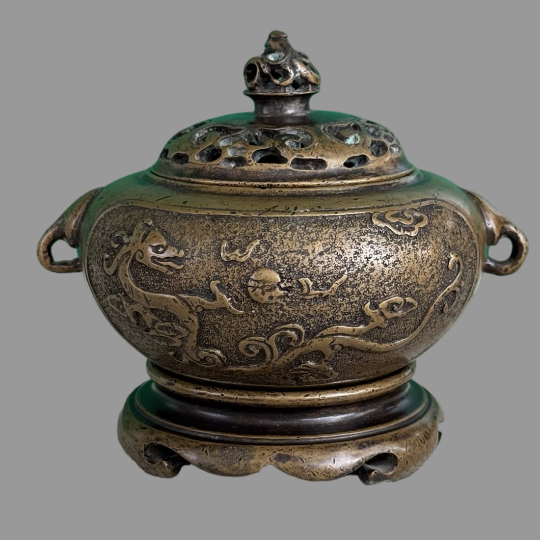 A Exquisite Brass Dragon Pattern Censer: A Exquisite Brass Dragon Pattern Censer,Ming Dynasty, China,With Mark,Size:5.9inx5.9in,Weight:2700g 黄铜龙纹炉,中国明代,带款