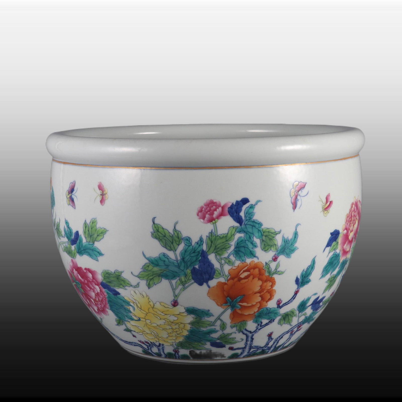 A Exquisite Blue and White Famille-Rose Flower Pattern Vat: A Exquisite Blue and White Famille-Rose Flower Pattern Vat,Qing Dynasty, China,Qianlong Six-character Mark,Size:9.1inx13in