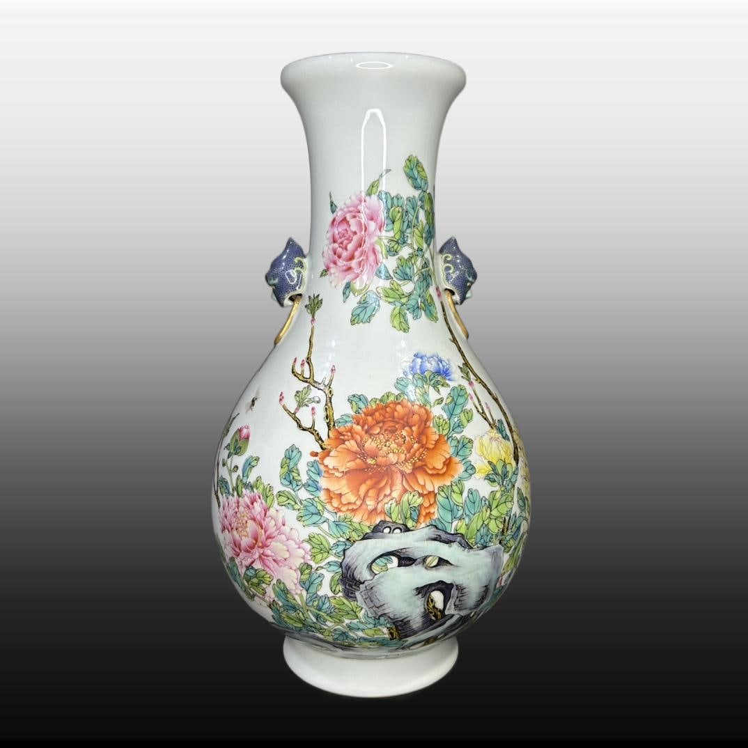 A Exquisite Famille-Rose Flower Pattern Vase: A Exquisite Famille-Rose Flower Pattern Vase,Qing Dynasty, China,Yongzheng Six-character Mark,Size:5.9inx13.2in