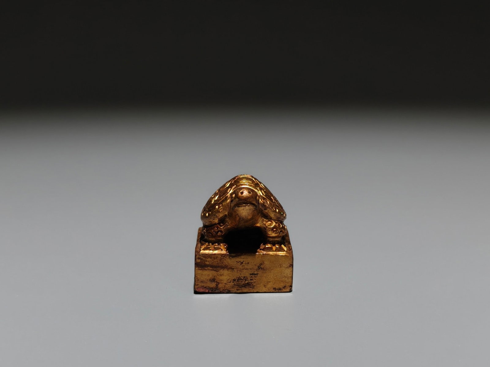 A Exquisite Gilt Bronze Turtle Seal - 3