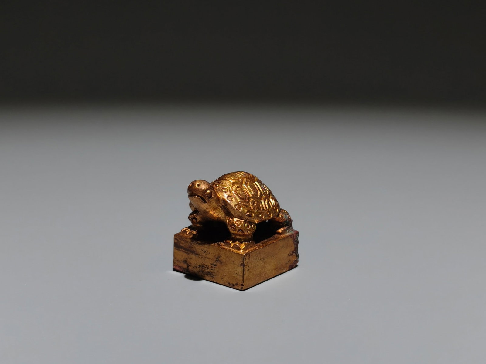 A Exquisite Gilt Bronze Turtle Seal - 4