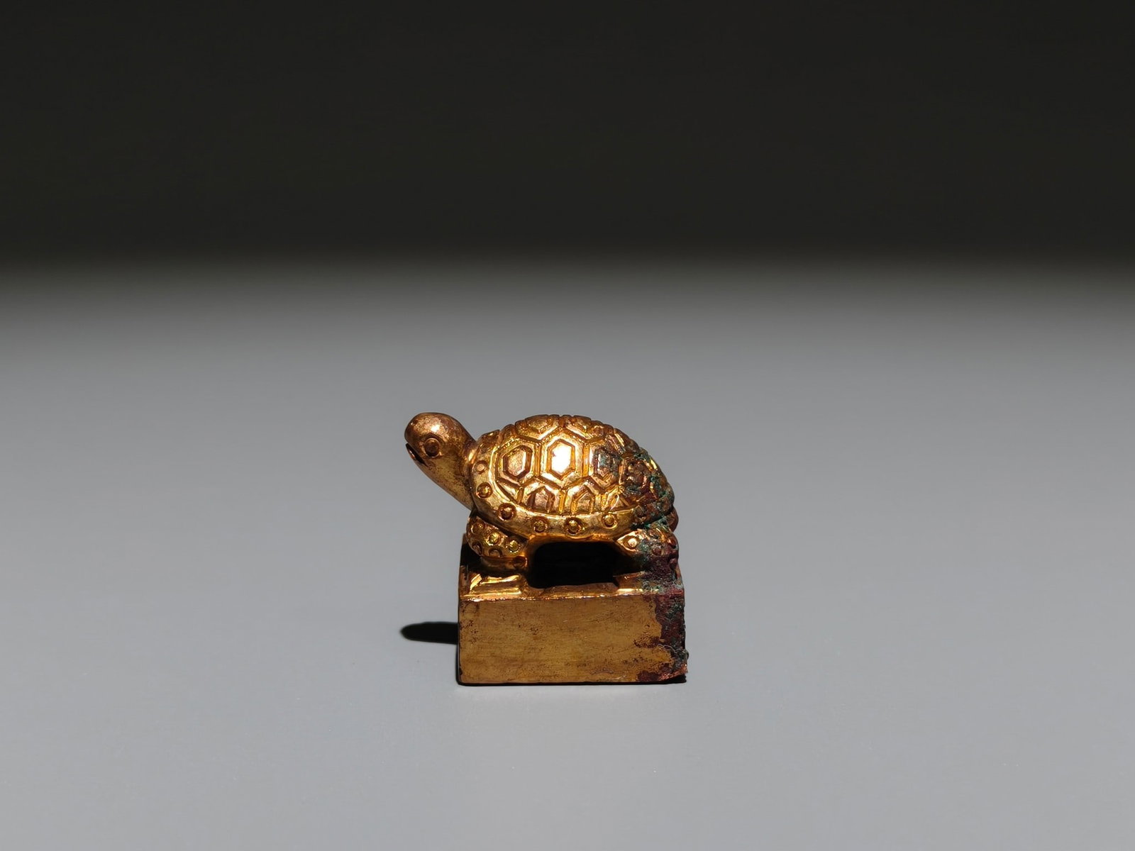 A Exquisite Gilt Bronze Turtle Seal - 5