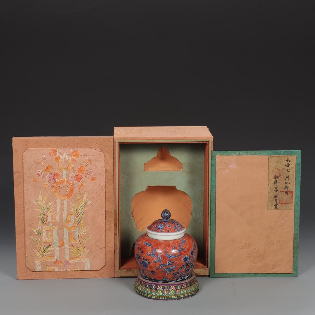 A Exquisite Iron-Red Blue and White Flower Pattern Jar: A Exquisite Iron-Red Blue and White Flower Pattern Jar,Ming Dynasty, China,Xuande Six-character Mark,Size:6.1inx2.4inx5.3in