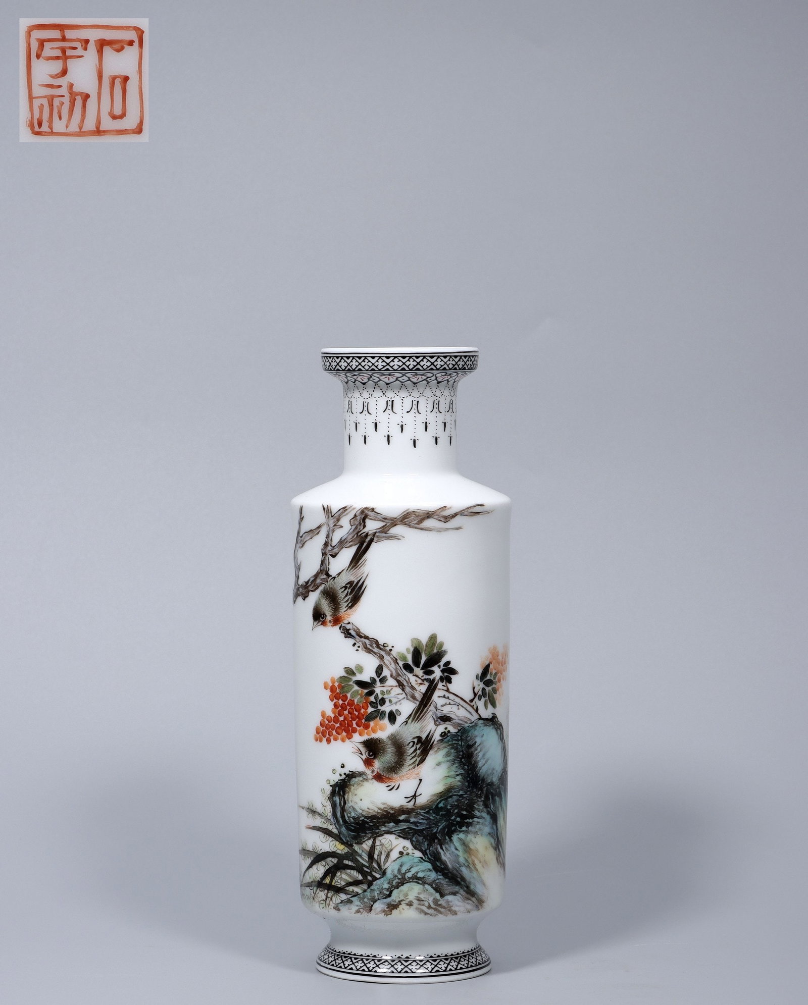 A Exquisite Famille-Rose Flower and Bird Pattern Vase: A Exquisite Famille-Rose Flower and Bird Pattern Vase,Qing Dynasty, China,With Mark,Size:8.1inx3inx2inx2.2in,Weight:273g 粉彩花鸟纹瓶,中国清ߣ