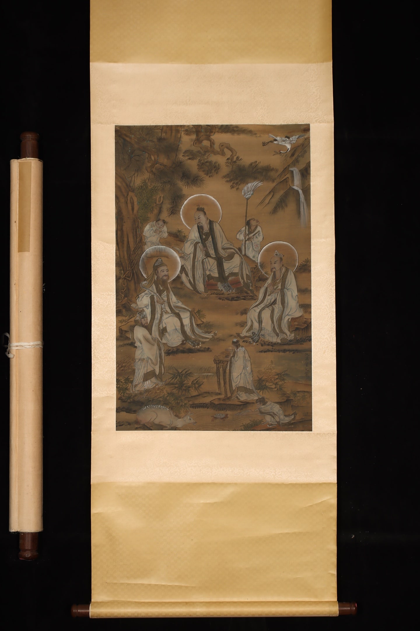 A Chinese Vertical Scroll Ink Painting of Figures on Silk: A Chinese Vertical Scroll Ink Painting of Figures on Silk,Ming Dynasty, China,Qiu Ying,without frame size:32.1inx20.7in