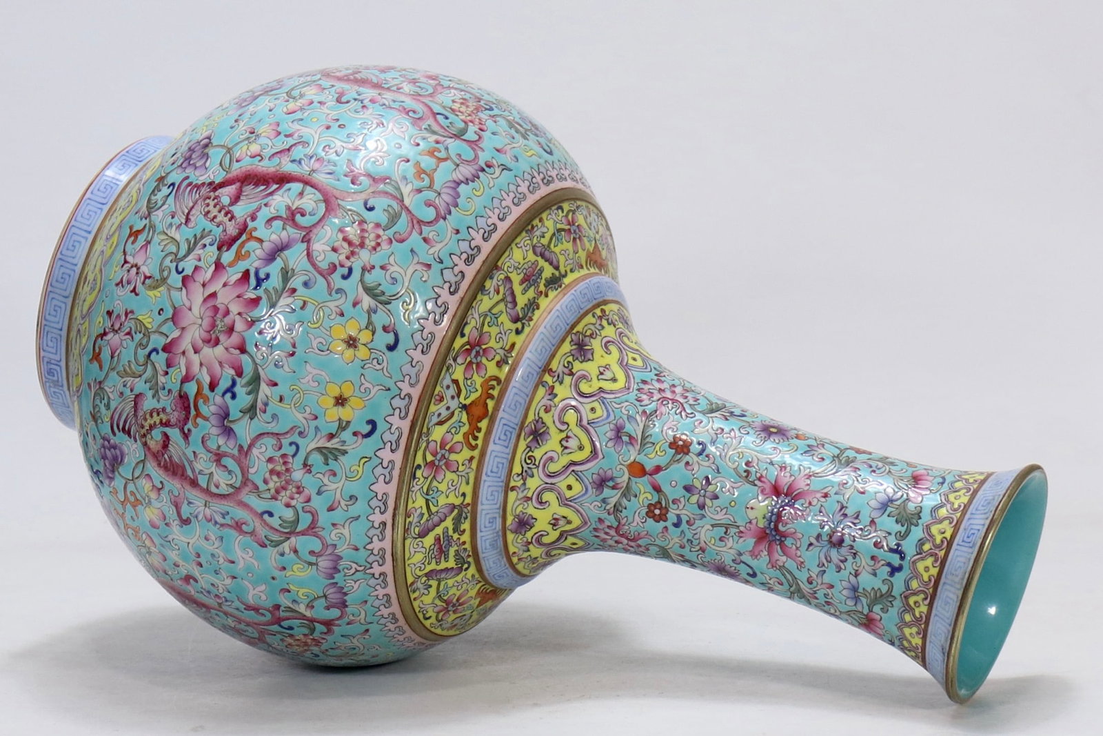 A Exquisite Turquoise Glazed Ground Lotus Pattern Vase - 6