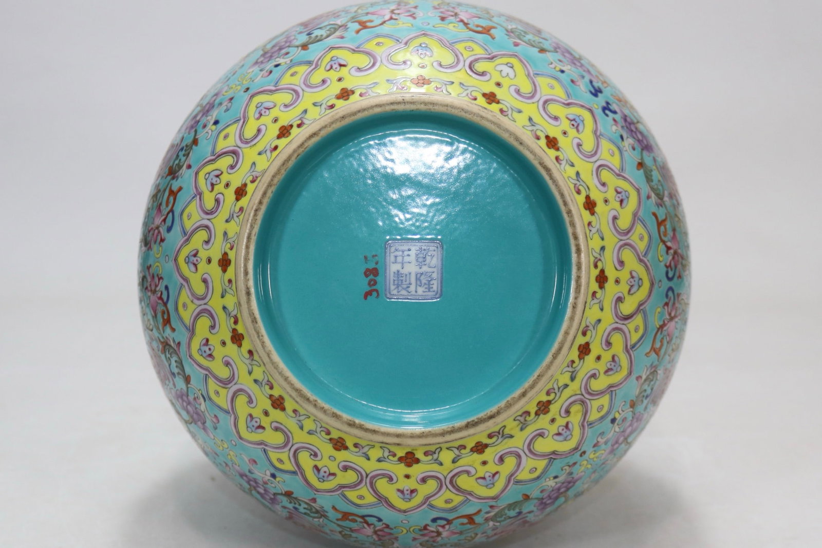 A Exquisite Turquoise Glazed Ground Lotus Pattern Vase - 7