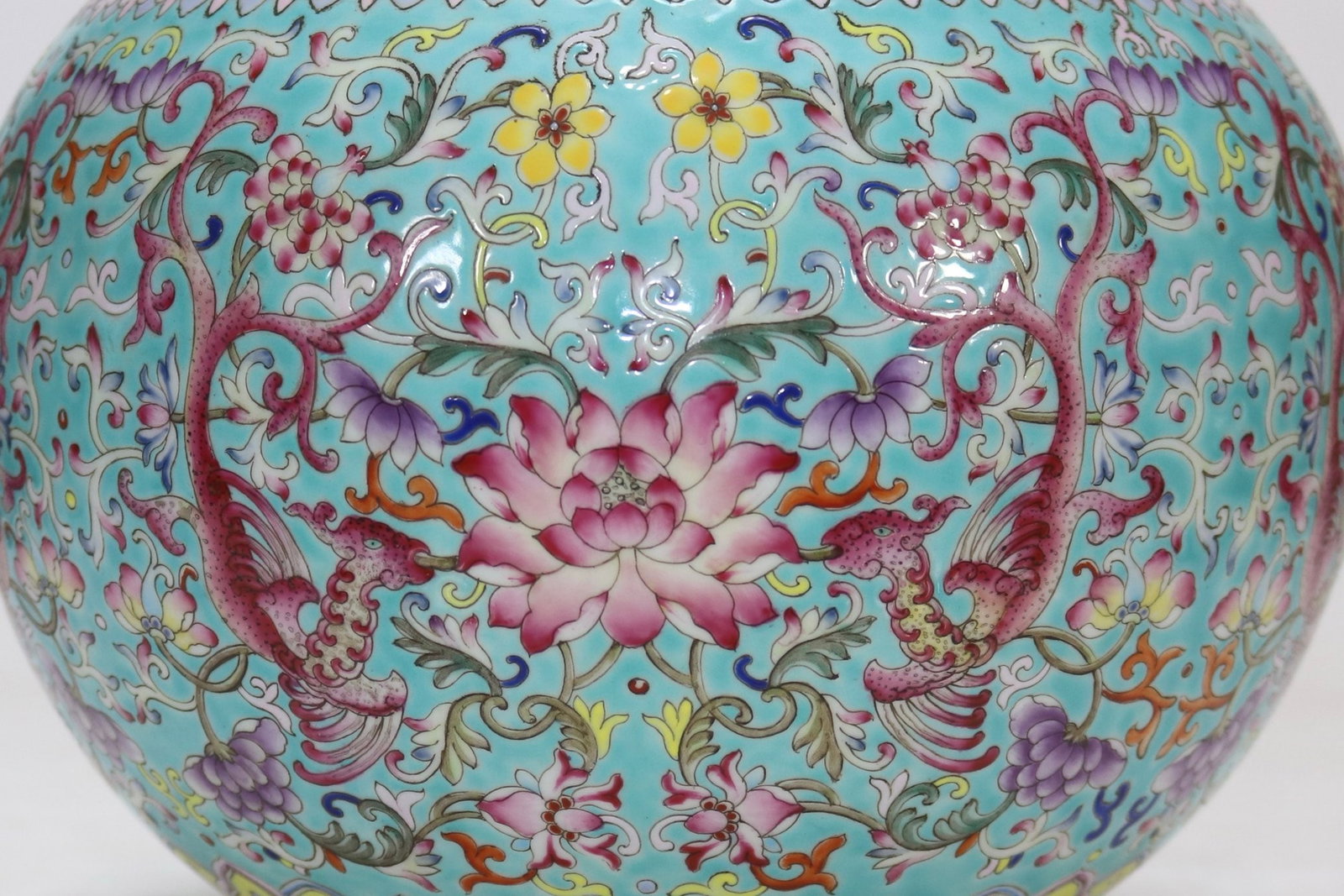 A Exquisite Turquoise Glazed Ground Lotus Pattern Vase - 8