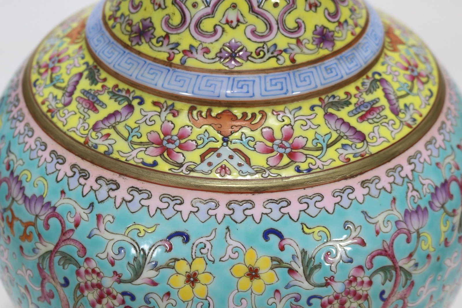 A Exquisite Turquoise Glazed Ground Lotus Pattern Vase - 9