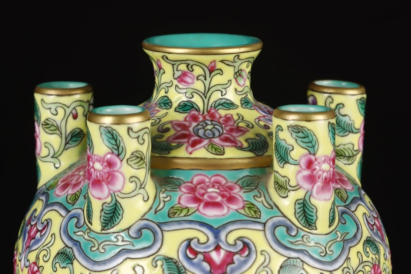 A Exquisite Yellow Ground Lotus Pattern Vase - 4