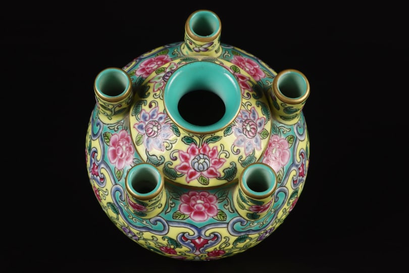 A Exquisite Yellow Ground Lotus Pattern Vase - 6