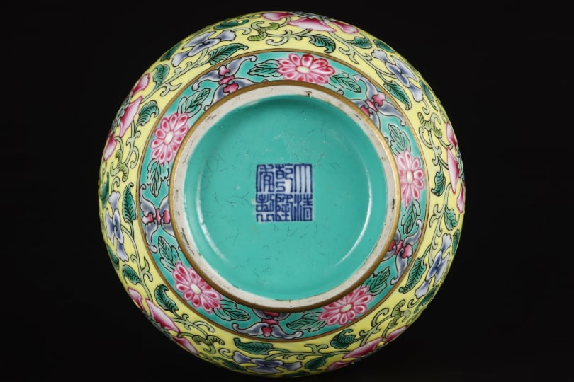 A Exquisite Yellow Ground Lotus Pattern Vase - 9